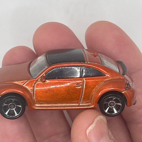 Four 1/64 die cast Volkswagen Beetle bug cars - Picture 10 of 12